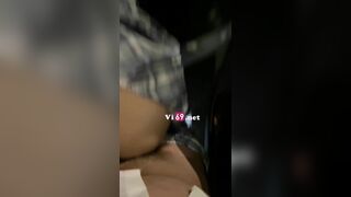 Chơi lớn kéo váy em chịch public ngay làn dừng đường khẩn cấp mặc kệ các xe khác