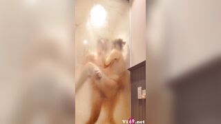 Làm tình trong phòng tắm mờ mờ ảo ảo với em gái vú to cực phê 2