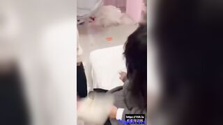 ĐÁNH GHE RỒI CHO NGƯỜI ĐÈ RA ĐỊT