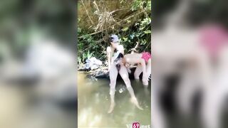 Cùng em ra bờ sướng địt nhau mà chim anh không cứng lên nổi do lạnh quá