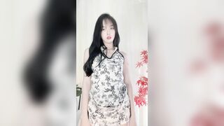 bé sinh viên mặt xinh nhảy tiktok lột đồ cực nứng