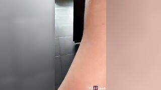 Độc lạ, Sáng sớm Đjt vợ dâm Trước cửa nhà Hàng Xóm đi qua rên to lộ hết vú lồn