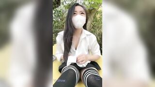Dâm nữ MMlive sanzai2 ra ngoài vườn cây lén livestream public show lồn bị người lạ ph
