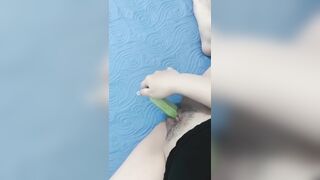 Teen 2ka9 móc cua chán liền trải nghiệm dùng dưa chuột bự thủ dâm