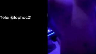 Làm khó e KTV mới vào nghề rối cưỡng ép em phục vụ ngay tại sảnh chính bar
