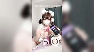 Mới ngủ dậy đã khoe lồn