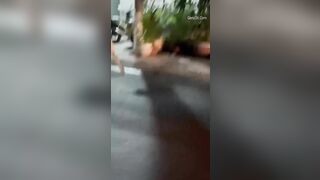 Em gái nga cởi chuồng đi dạo ngoài đường hàng ngon siêu dâm