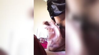 Mãi mới chờ được con em họ tắm xong để trộm đồ lót về bắn tinh