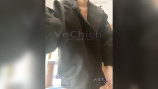 Em cởi quần thì bị nhân viên bắt gặp đuổi ra khỏi quán 4