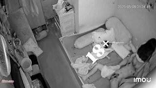 Hack cam cảnh vợ siêu đẹp tự nguyện tự cởi quần quyến rũ chồng chịch quá hấp dẫn