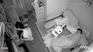Hack cam cảnh vợ siêu đẹp tự nguyện tự cởi quần quyến rũ chồng chịch quá hấp dẫn