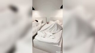 Chồng lén địt chị vợ chubby vú to lồn múp khi vợ nằm ngủ bên cạnh