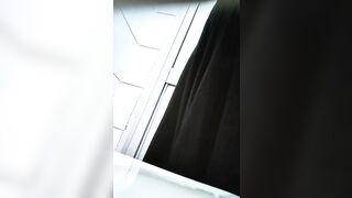 Quay lén em gái xinh đẹp đi đái nhưng đít hơi đen đái không rửa lồn hơi dơ