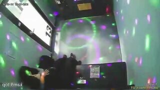 Cặp đôi làm tình trong quán karaoke Hàn Quốc