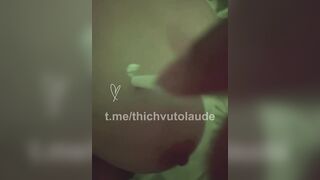 Hút ma tóe trên cặp vú siêu phẩm
