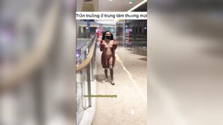 Em gái biến thái nude ở trung tâm thương mại