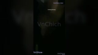 Trốn vào góc đg show lồn public thì có người phát hiện và cái kết