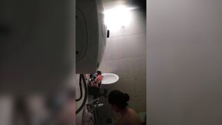 quay lén bé hàng xóm tắm chuồng nhìn ngon vãi chỉ muốn lao vào đụ