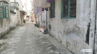 Cô gái biến thái cởi đồ public đi ngoài đường cho mọi người chụp hình