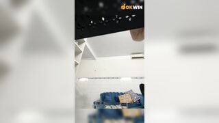 E chủ tiệm gội đầu vừa gội cho khách vừa livetream show hàng thủ dâm p3