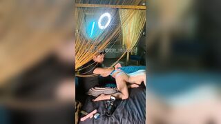 Hậu trường chụp ảnh nude cho e mẫu mà lồn e khô quá nên a thợ bú lồn cho e ướt