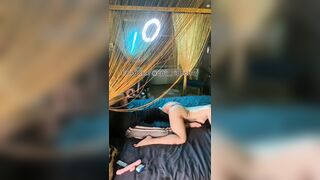 Hậu trường chụp ảnh nude cho e mẫu mà lồn e khô quá nên a thợ bú lồn cho e ướt