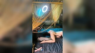 Hậu trường chụp ảnh nude cho e mẫu mà lồn e khô quá nên a thợ bú lồn cho e ướt