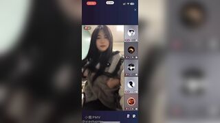 Show ngực  hàng cho mấy anh nhà mạng xem