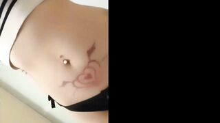VÉM VÁY LÊN MÀ ĐỤ KHÔNG KỊP CỞI QUẦN