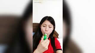 Gái mới lớn giả bú cặc thủ dâm quay cho trai xem