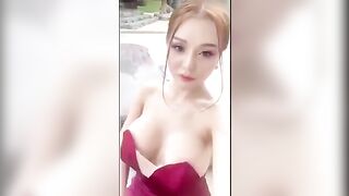 Clip HotGirl Xinh Dâm Tự Quay Để Lộ Vú