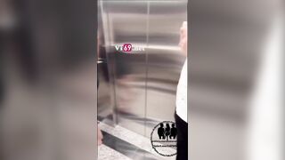 Gặp trai lạ trong khi đang phô dâm trong thang máy em hữu duyên cho vét máng luôn 2