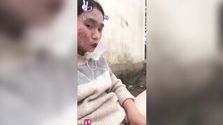 Em nữ sinh lén lút cởi đồ trong sân trường thủ dâm khẩu dâm quay clip lại cho ae xem