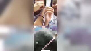 Học sinh trêu đùa con cặc