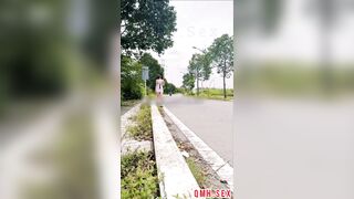 Public cực bạo giữa đường vạch vú khoe lồn giữa ban ngày