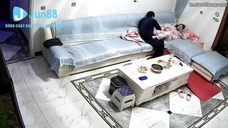 Hack cam thấy bố dượng ở nhà lau lồn rồi đụ con dâu khi con trai đi làm k có ở nhà