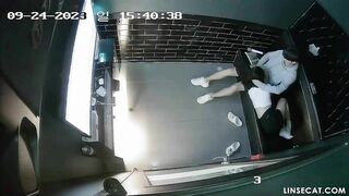 Hack cam quán kara phát hiện thanh niên đưa e ghệ vú bự vào quán mò lồn bóp vú đụnhau