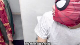 Siêu nhân nhện thất bại trước cám dỗ của 1 cô gái xinh đẹp gợi cảm trg trang phục cổ