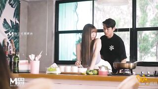 Địt lén bồ bạn thân ngay trước mắt