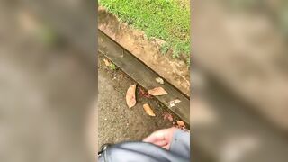Thanh niên vn bị phát hiện r
