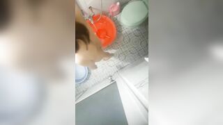 Qua nhà ny ckoi quay lén dc chị 2 ny tắm
