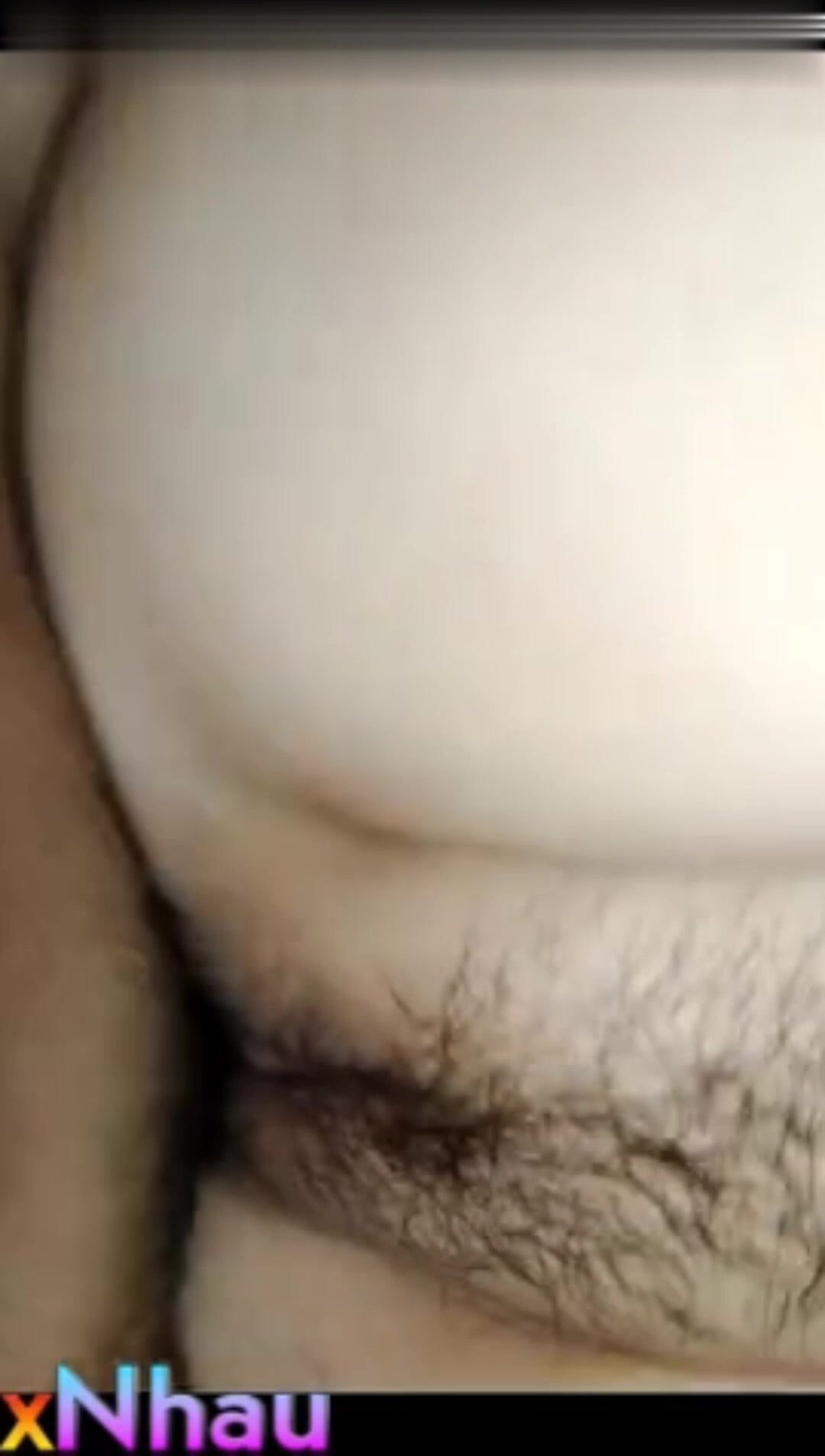 Mẹ Nhờ Em Đưa Đồ Ăn Cho Chị Kế