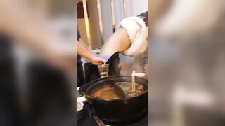 Chịch public trong quán lẩu