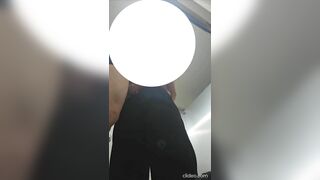 Cặp đôi tranh thủ bú cu lút cán trong nhà vệ sinh công ty cực phê