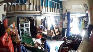 Hack cam cảnh chồng chuẩn bị đi làm phải đè vợ làm 1 nháy