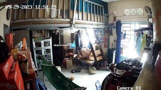 Hack cam cảnh chồng chuẩn bị đi làm phải đè vợ làm 1 nháy