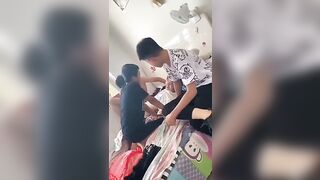 vây con bạn vào để địt tập thể