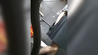 Quay lén chị gái mặt xinh vô tư đái thật dễ thương