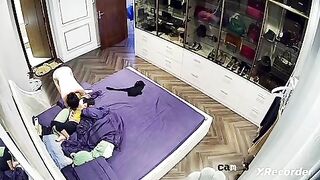 Hack cam chị gái vừa thay đồ vừa chăm sóc con thật dễ thương