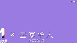Sếp nữ bị cấp dưới ép đụ vì vô tình nghe lén phát hiện bí mật động trời của mình